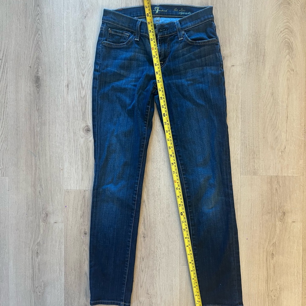 7 for all mankind size 25 with a 27 inch inseam skinny jeans